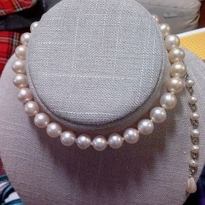 A vintage pearl necklace